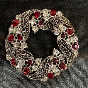 Gorgeous Wreath Pin
